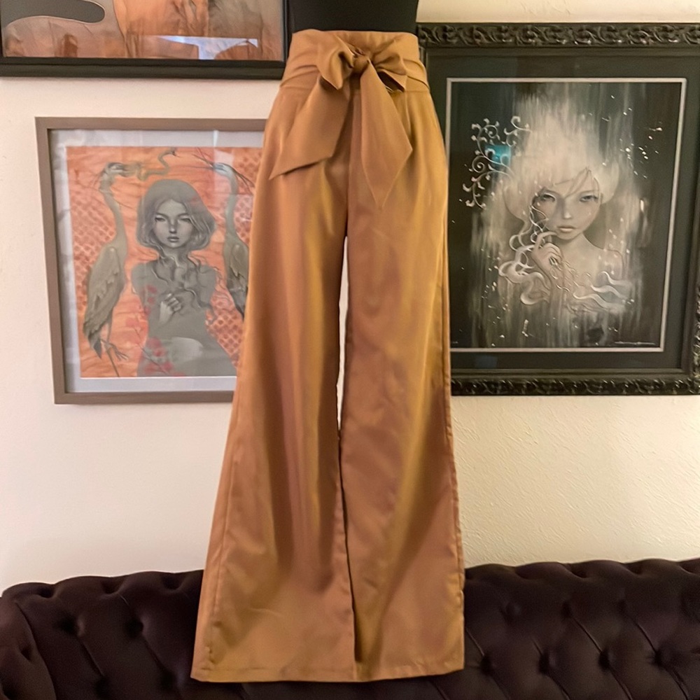 Wide Leg. High waisted. Tie front pants from Nasty Gal.
